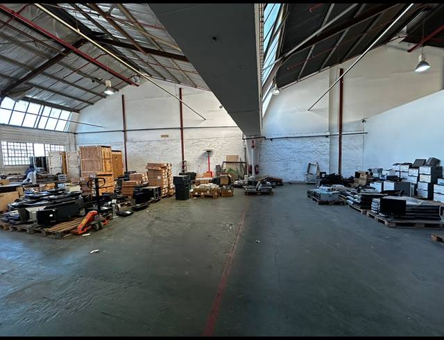 1,985M² WAREHOUSE TO LET IN KEW